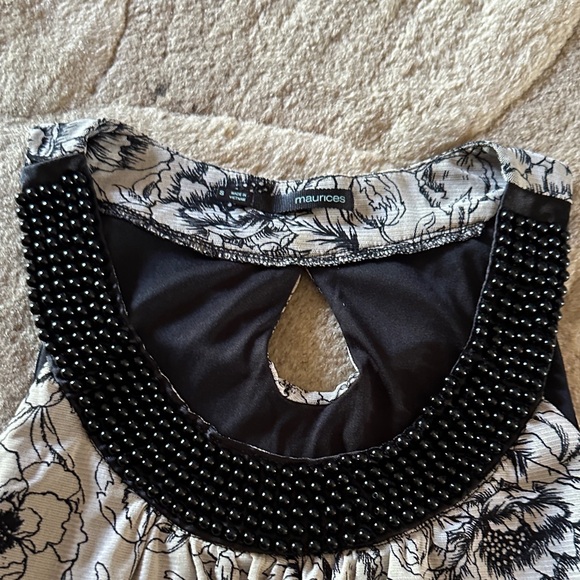 Maurices Black and White Floral Top with beaded neckline size small - Picture 3 of 6